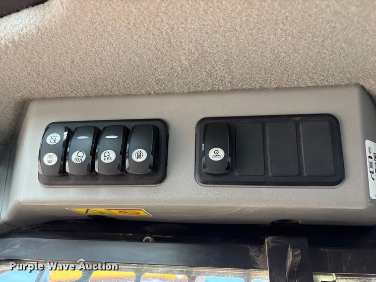 image for item FB8609 2016 Caterpillar 272D skid steer loader