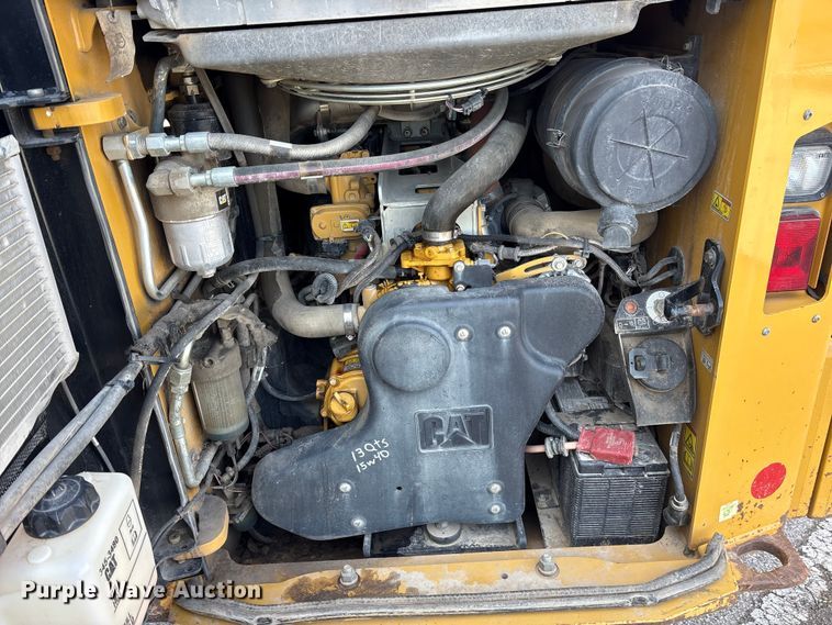 image for item FB8609 2016 Caterpillar 272D skid steer loader