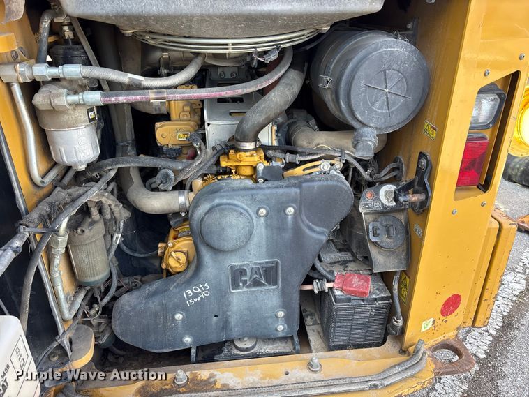 image for item FB8609 2016 Caterpillar 272D skid steer loader