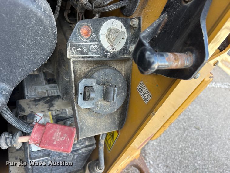 image for item FB8609 2016 Caterpillar 272D skid steer loader