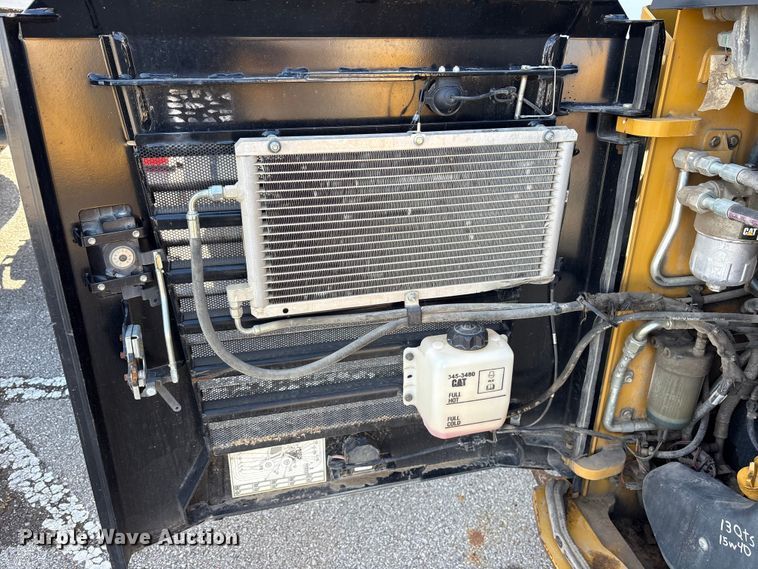 image for item FB8609 2016 Caterpillar 272D skid steer loader