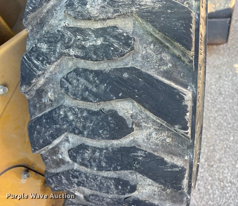 image for item FB8609 2016 Caterpillar 272D skid steer loader