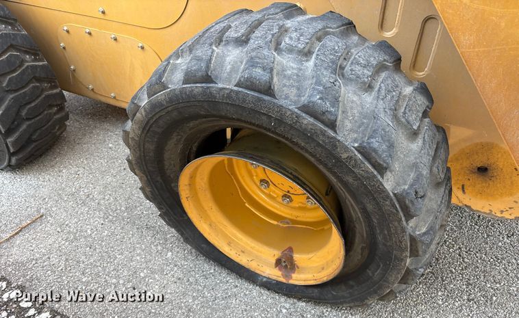 image for item FB8609 2016 Caterpillar 272D skid steer loader