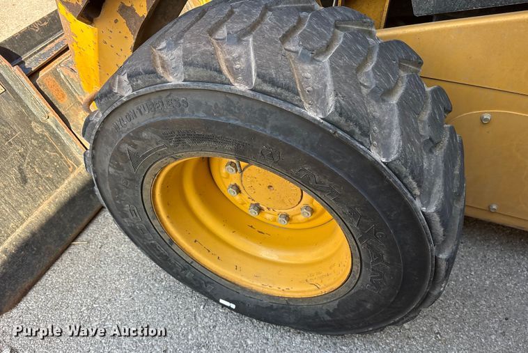 image for item FB8609 2016 Caterpillar 272D skid steer loader