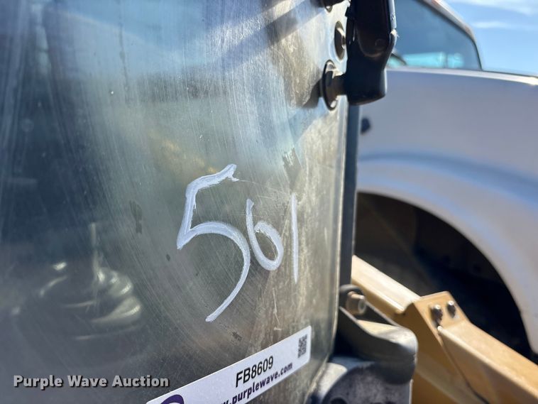 image for item FB8609 2016 Caterpillar 272D skid steer loader