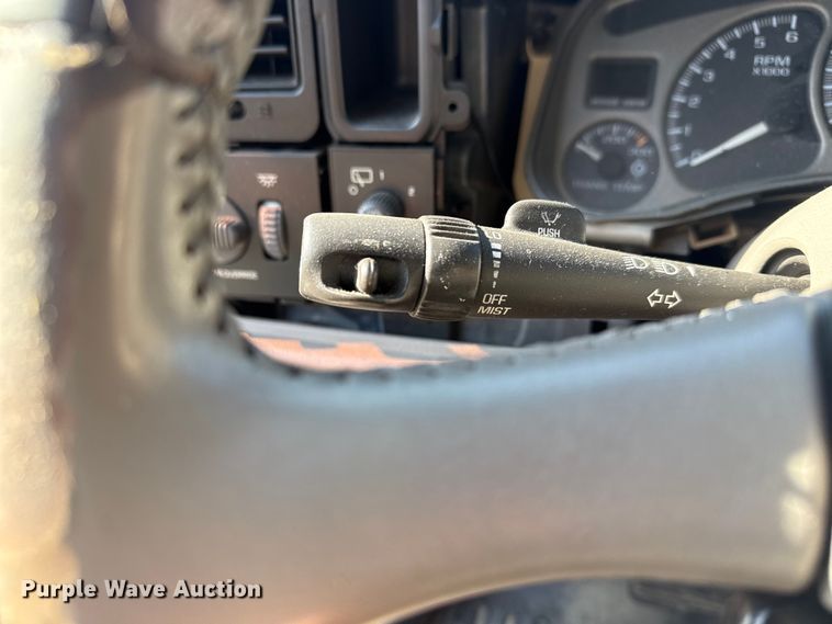 image for item FB8610 2002 GMC Yukon SUV