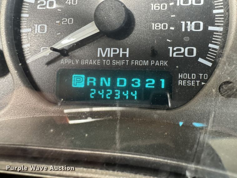 image for item FB8610 2002 GMC Yukon SUV