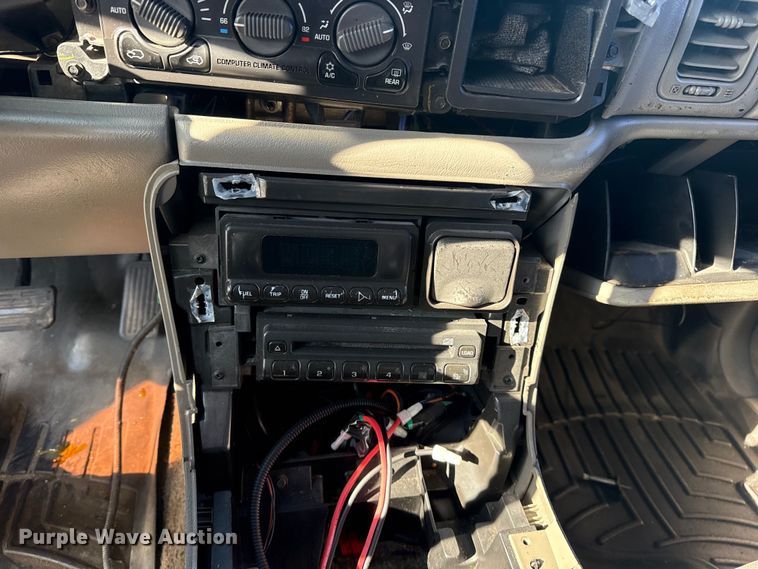 image for item FB8610 2002 GMC Yukon SUV