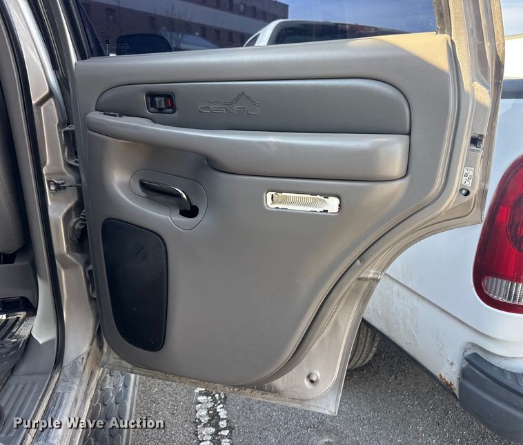 image for item FB8610 2002 GMC Yukon SUV