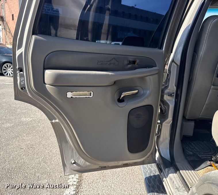 image for item FB8610 2002 GMC Yukon SUV