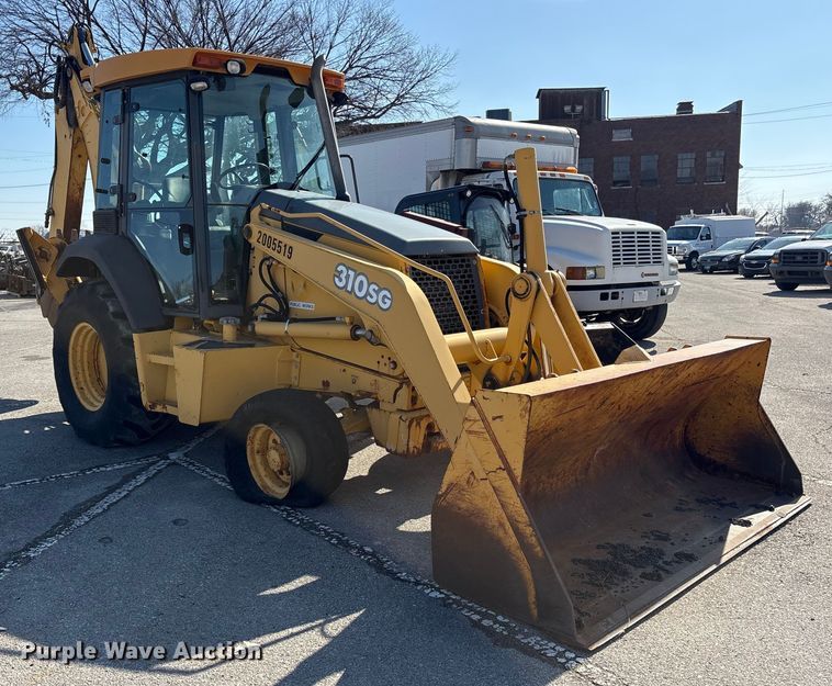 image for item FB8616 2004 John Deere 310SG backhoe