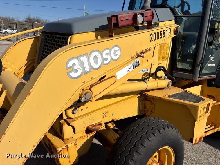 image for item FB8616 2004 John Deere 310SG backhoe