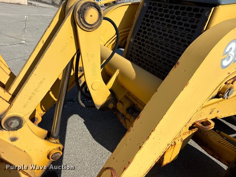 image for item FB8616 2004 John Deere 310SG backhoe