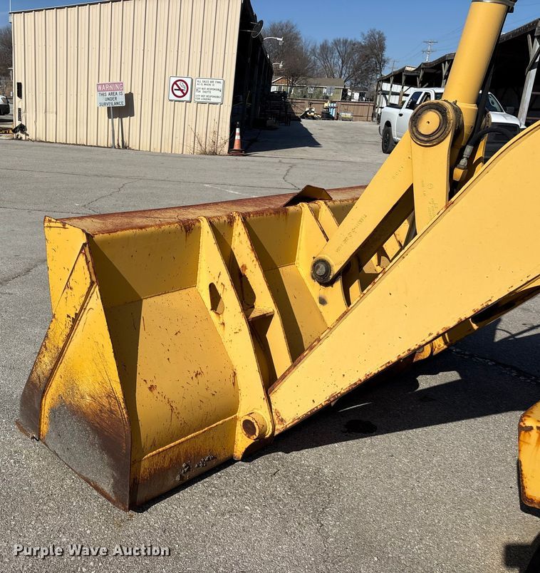 image for item FB8616 2004 John Deere 310SG backhoe