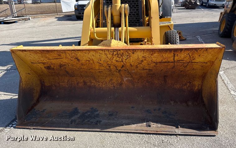 image for item FB8616 2004 John Deere 310SG backhoe