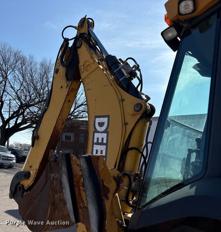 image for item FB8616 2004 John Deere 310SG backhoe