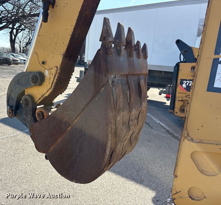 image for item FB8616 2004 John Deere 310SG backhoe