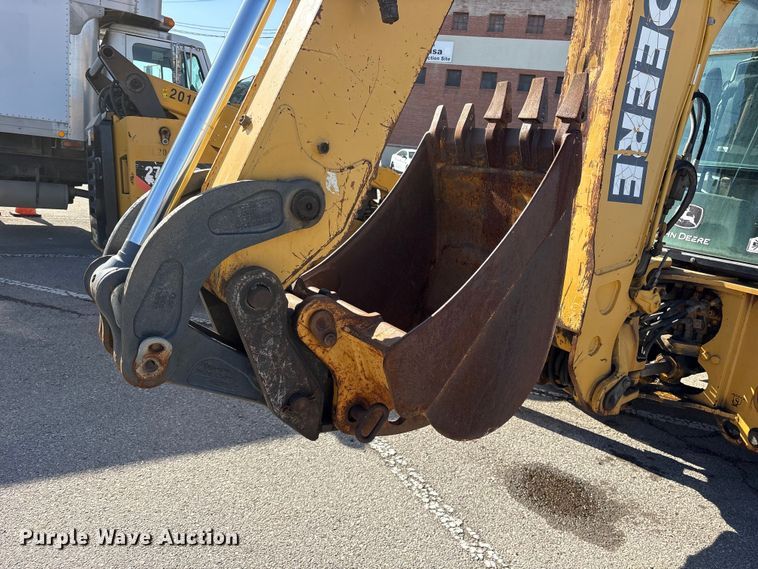 image for item FB8616 2004 John Deere 310SG backhoe