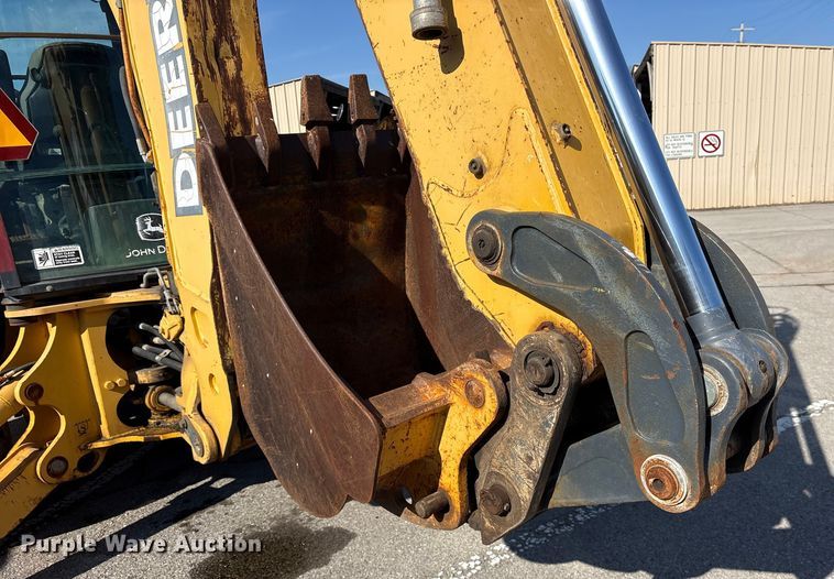 image for item FB8616 2004 John Deere 310SG backhoe