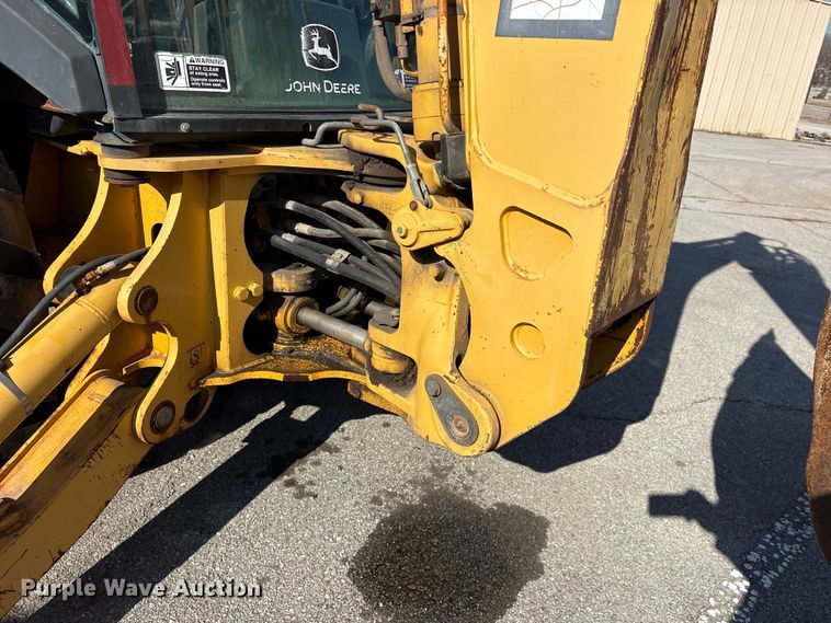 image for item FB8616 2004 John Deere 310SG backhoe