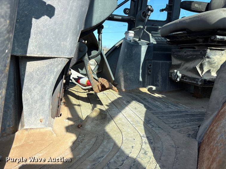 image for item FB8616 2004 John Deere 310SG backhoe