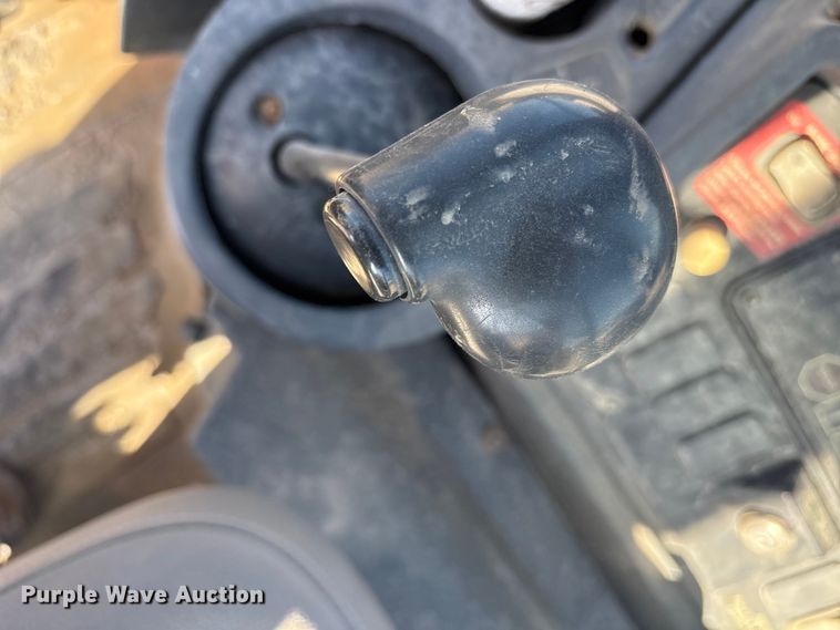 image for item FB8616 2004 John Deere 310SG backhoe