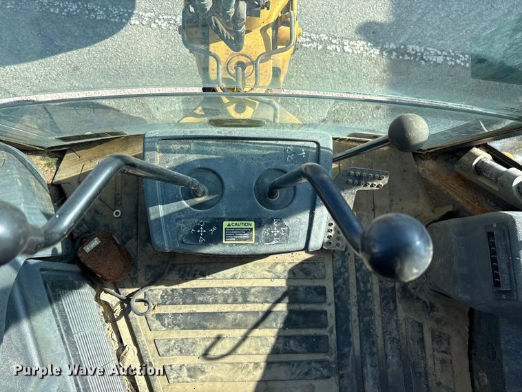 image for item FB8616 2004 John Deere 310SG backhoe