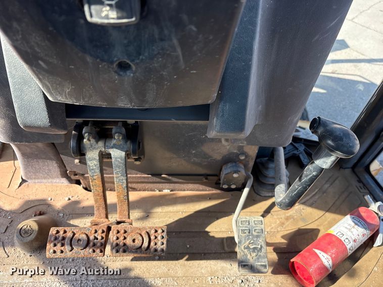 image for item FB8616 2004 John Deere 310SG backhoe