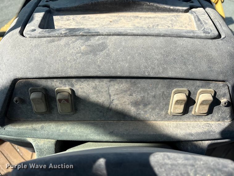 image for item FB8616 2004 John Deere 310SG backhoe