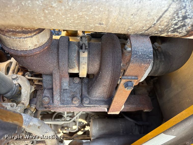 image for item FB8616 2004 John Deere 310SG backhoe