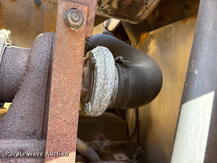 image for item FB8616 2004 John Deere 310SG backhoe