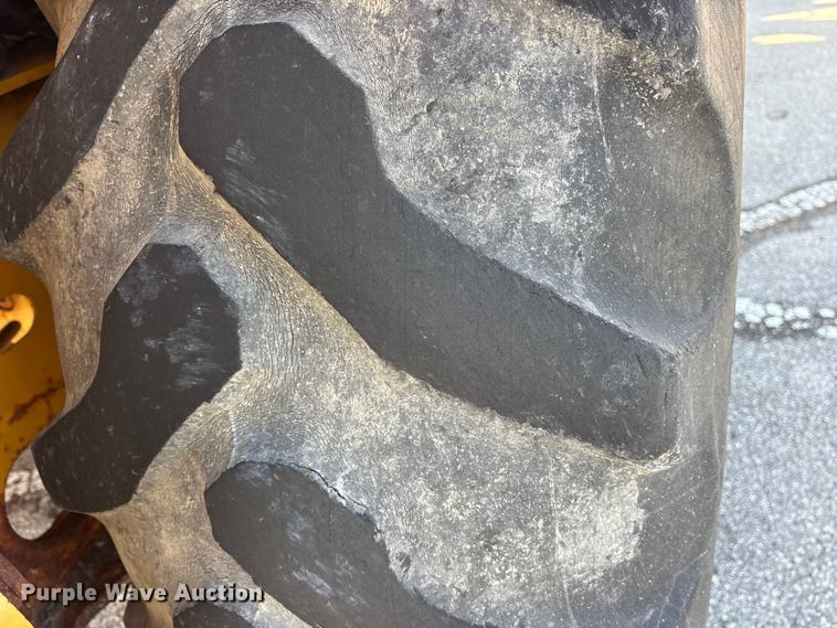 image for item FB8616 2004 John Deere 310SG backhoe