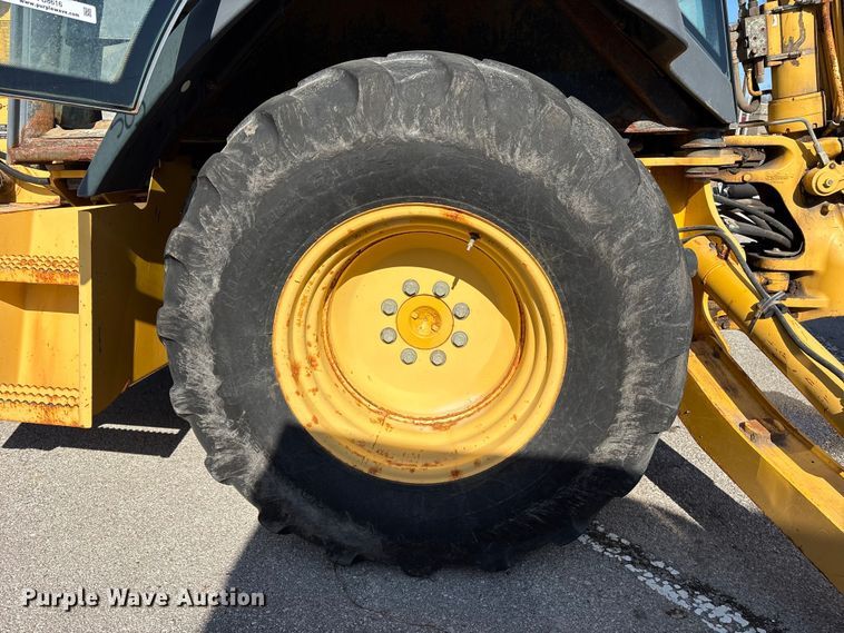 image for item FB8616 2004 John Deere 310SG backhoe