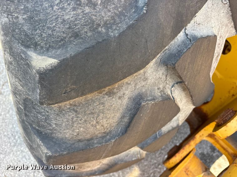 image for item FB8616 2004 John Deere 310SG backhoe