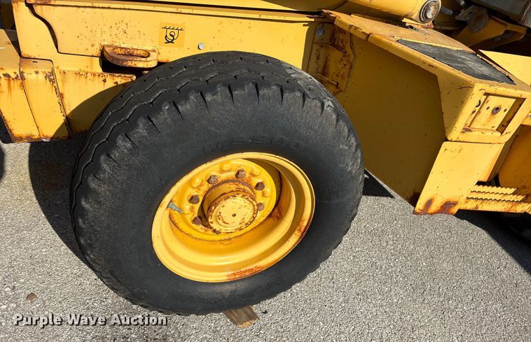 image for item FB8616 2004 John Deere 310SG backhoe