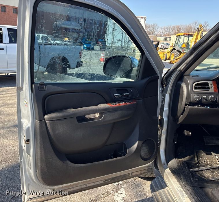 image for item FB8619 2012 Chevrolet Suburban SUV