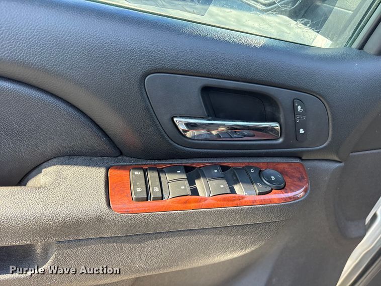 image for item FB8619 2012 Chevrolet Suburban SUV