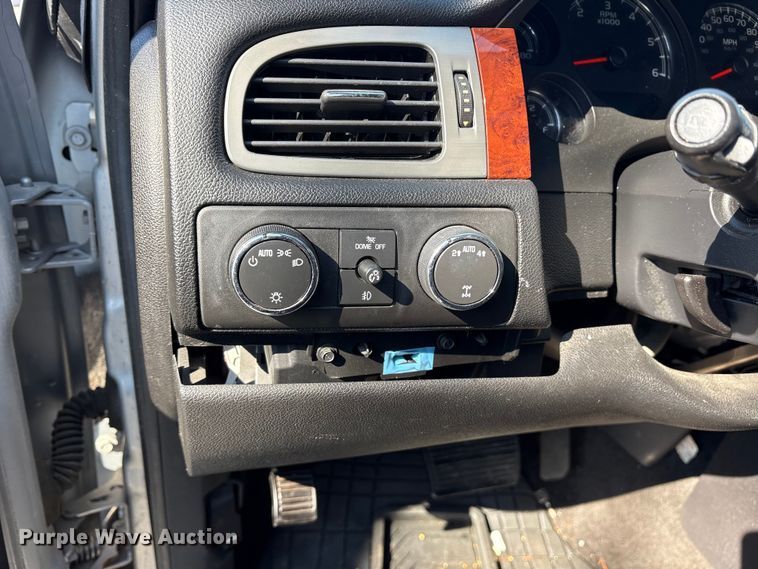 image for item FB8619 2012 Chevrolet Suburban SUV