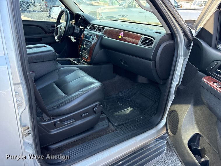 image for item FB8619 2012 Chevrolet Suburban SUV