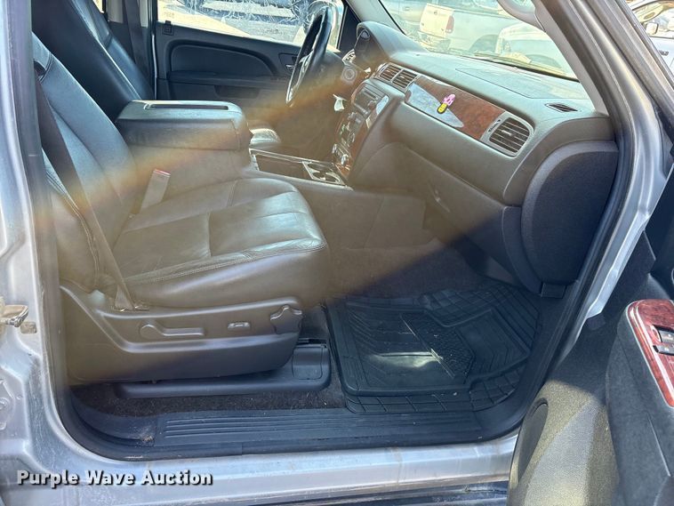 image for item FB8619 2012 Chevrolet Suburban SUV