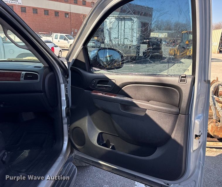 image for item FB8619 2012 Chevrolet Suburban SUV