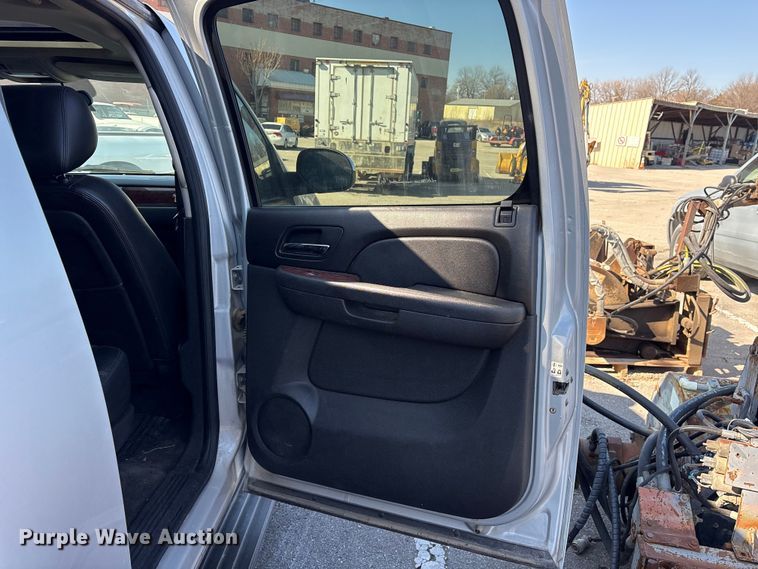 image for item FB8619 2012 Chevrolet Suburban SUV