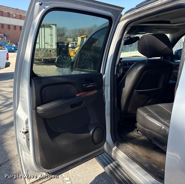 image for item FB8619 2012 Chevrolet Suburban SUV