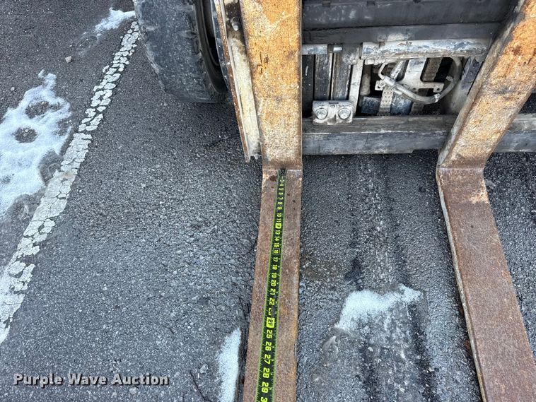 image for item FB8621 2002 Yale GLP060ZG forklift