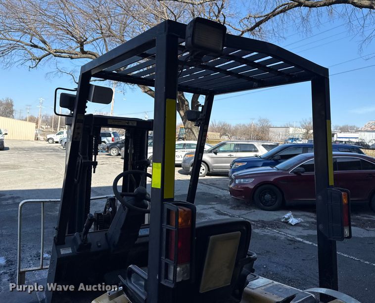 image for item FB8621 2002 Yale GLP060ZG forklift