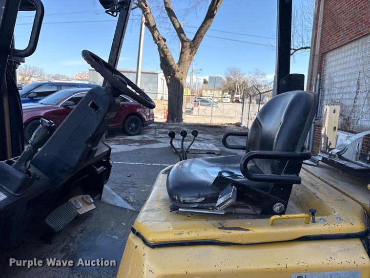 image for item FB8621 2002 Yale GLP060ZG forklift