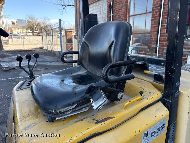 image for item FB8621 2002 Yale GLP060ZG forklift