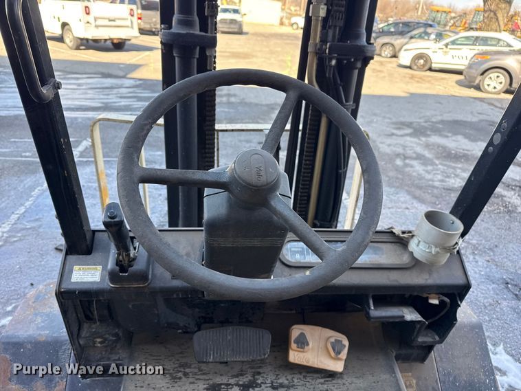 image for item FB8621 2002 Yale GLP060ZG forklift