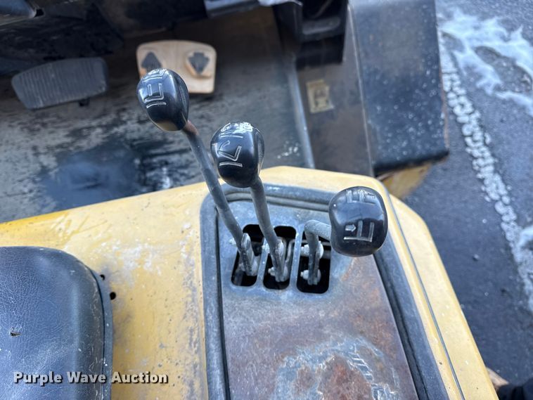 image for item FB8621 2002 Yale GLP060ZG forklift