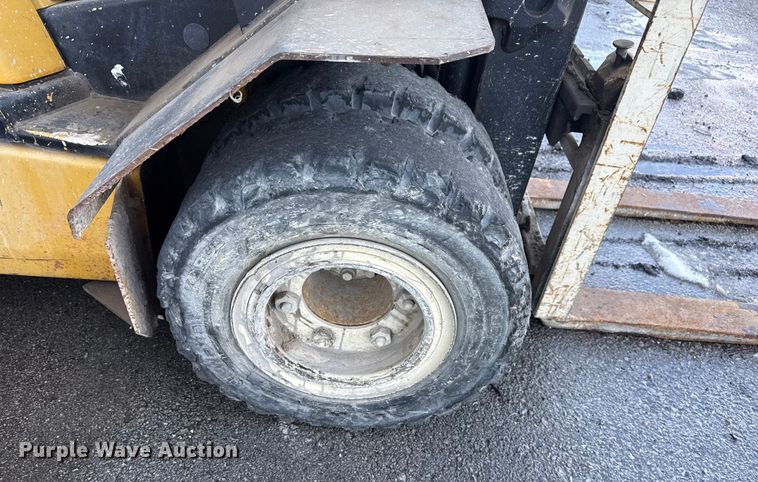 image for item FB8621 2002 Yale GLP060ZG forklift